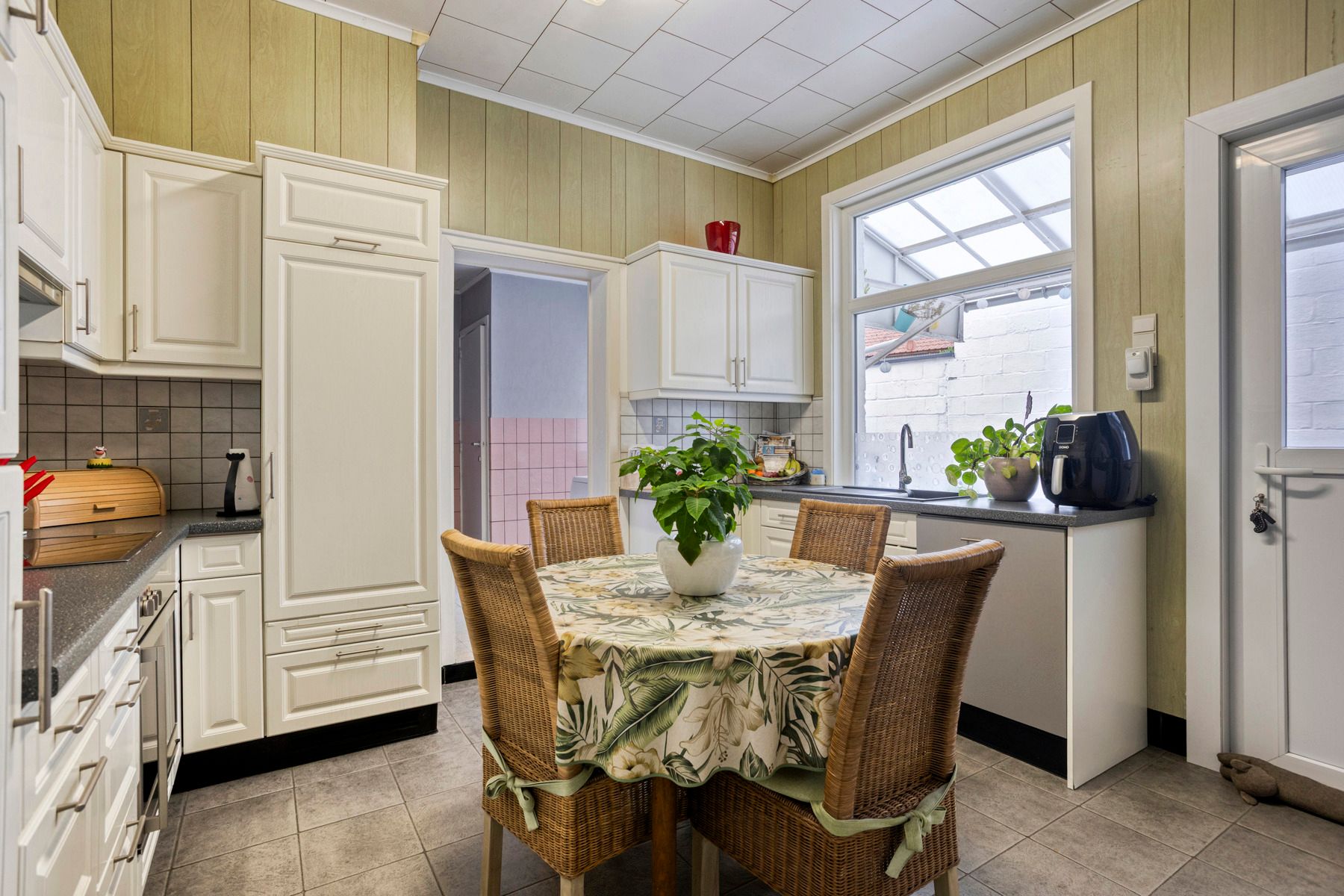 Charmante halfopen woning met potentieel foto 9