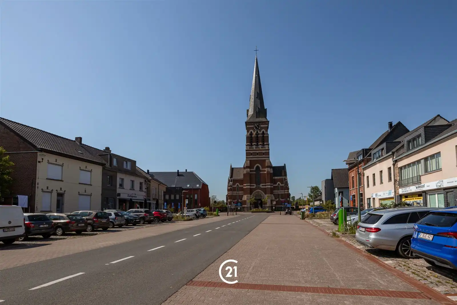 Ruime, te renoveren woning op een strategische ligging foto 24