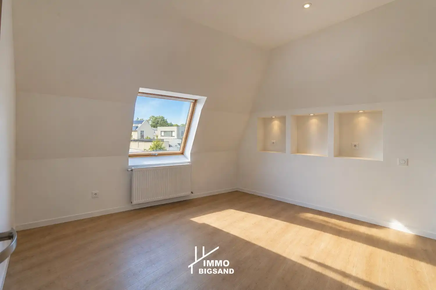 Volledig gerenoveerde woning met 4 slaapkamers, 2 badkamers en ruim bijgebouw foto 18