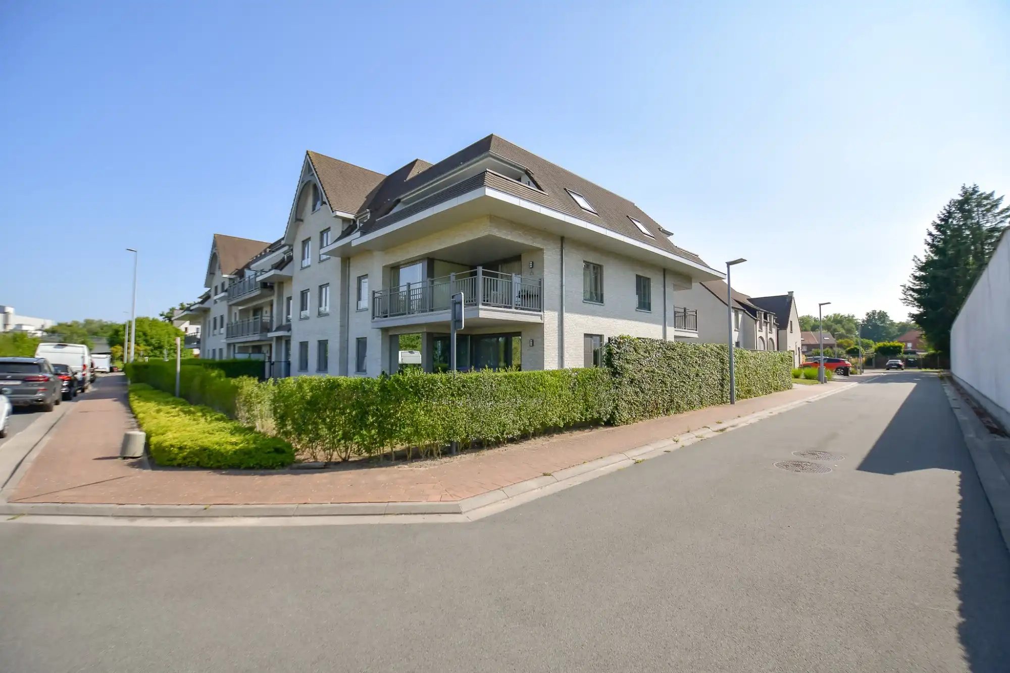 Ruim gelijkvloers appartement met 2 slaapkamers, voor- én achtertuin met terras & mogelijkheid tot aankoop staanplaats foto 14