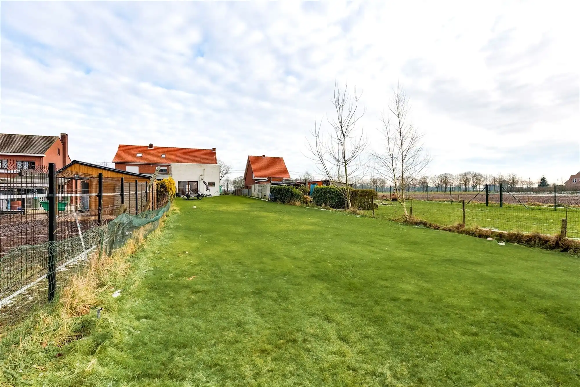 Knap gerenoveerde gezinswoning op een ruim perceel foto 6