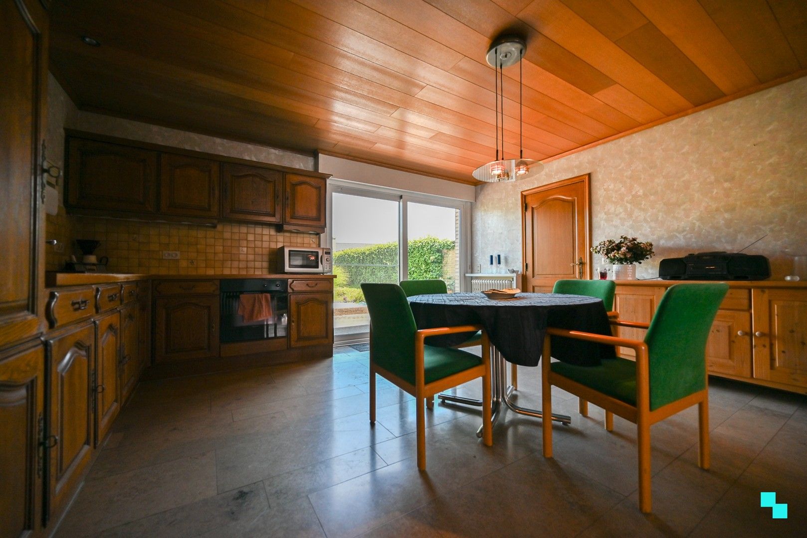 Gunstig gelegen woning met uitweg achteraan te Izegem foto 12