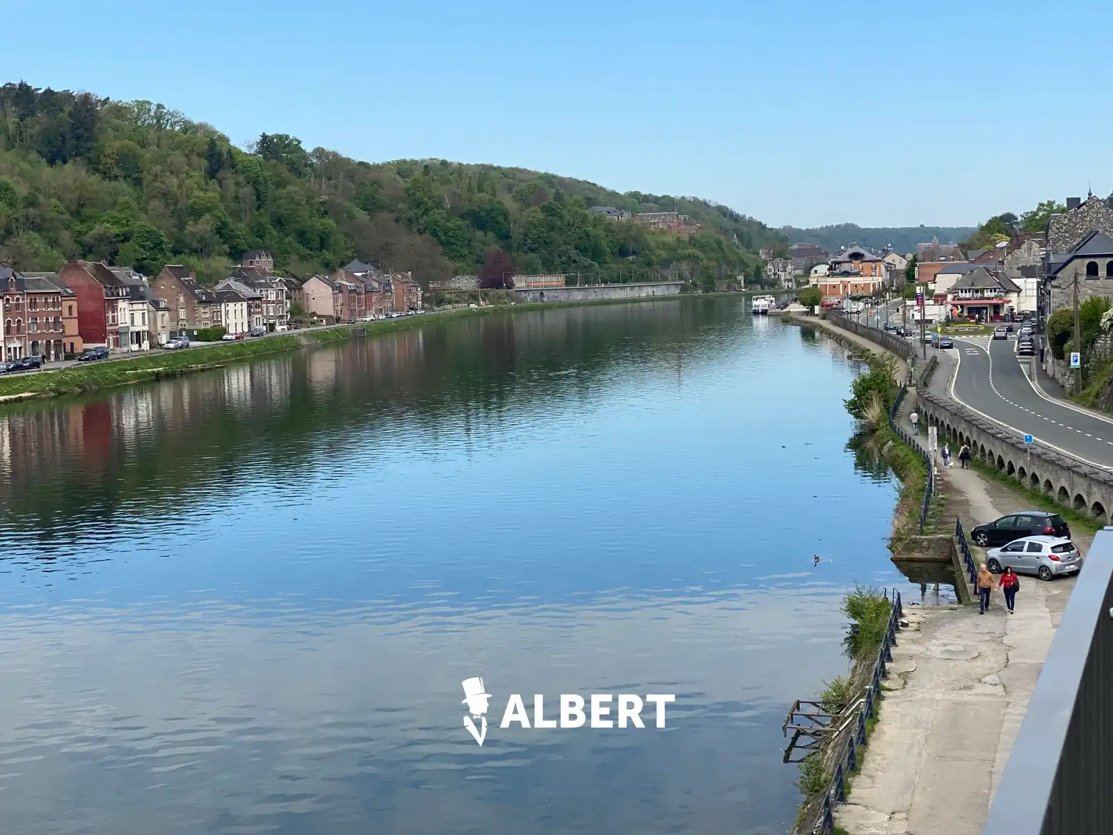 Prachtig gerenoveerde ruime woning (oude school) in Dinant! foto 38