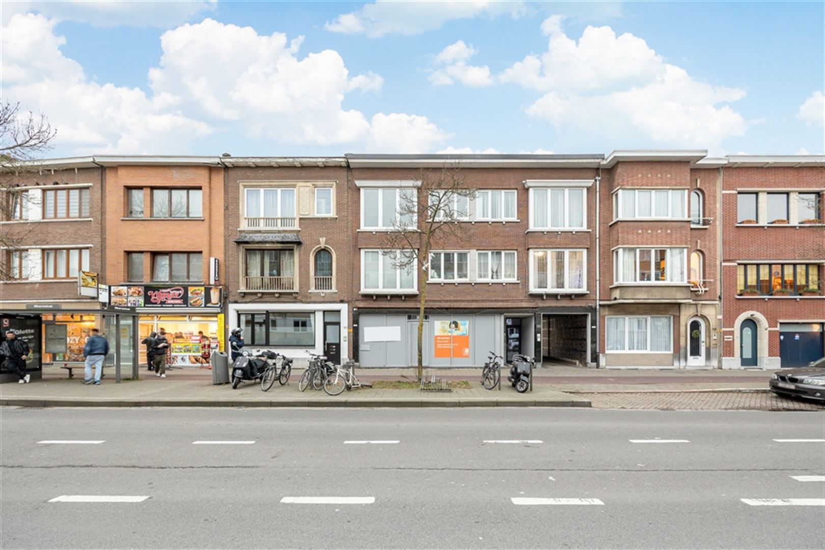 Voormalig bankkantoor te huur op de Diksmuidelaan foto 20