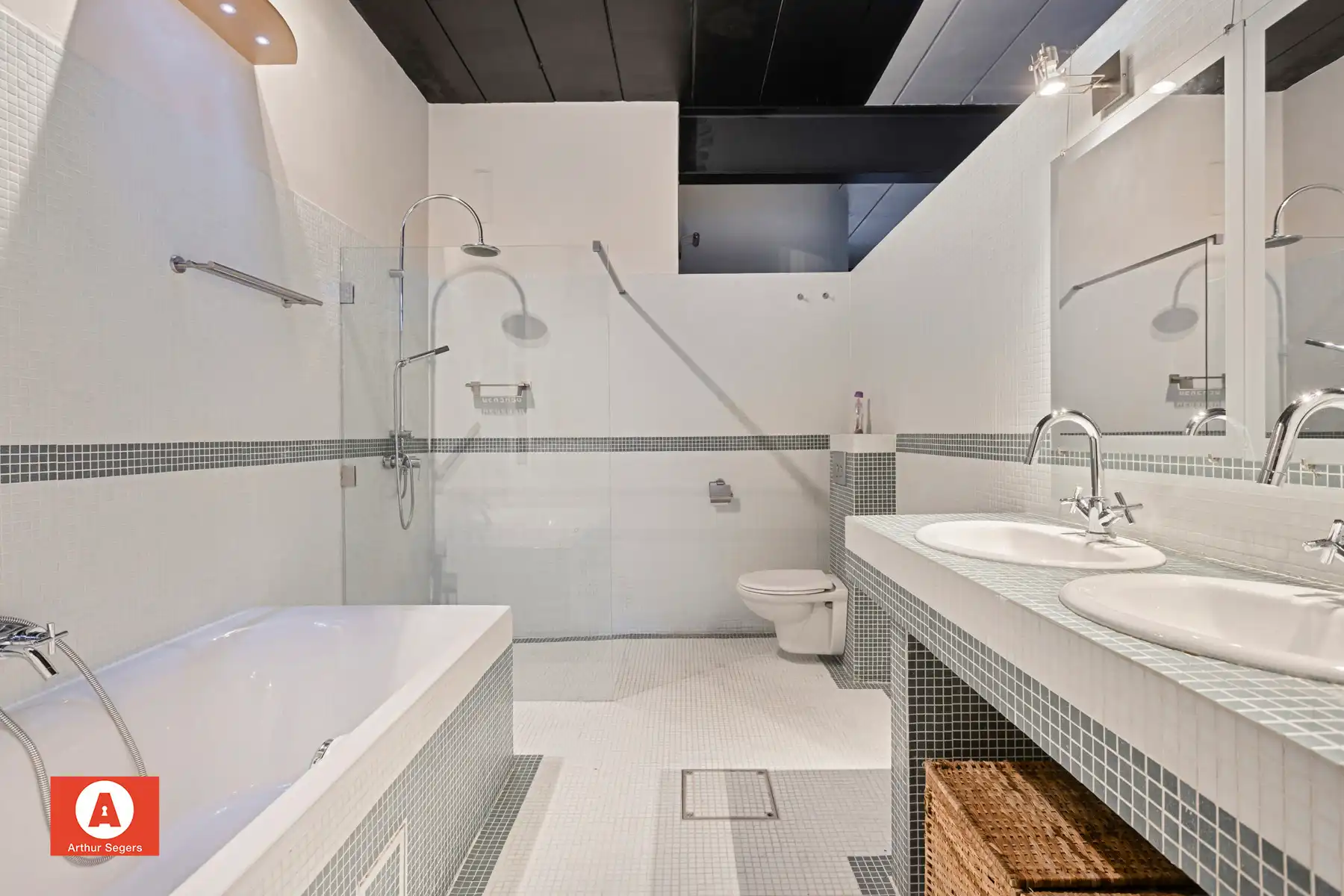 Energiezuinig gelijkvloers app: 116 m², pal bij het centrum. foto 11