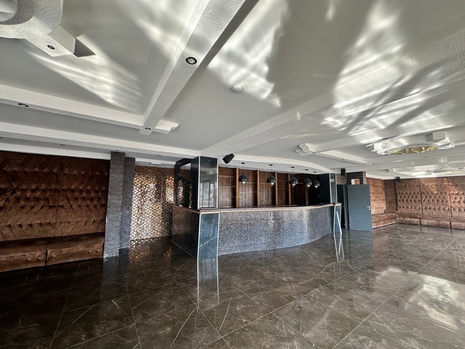 Zichtbare horecalocatie naast Kinepolis Antwerpen foto 4