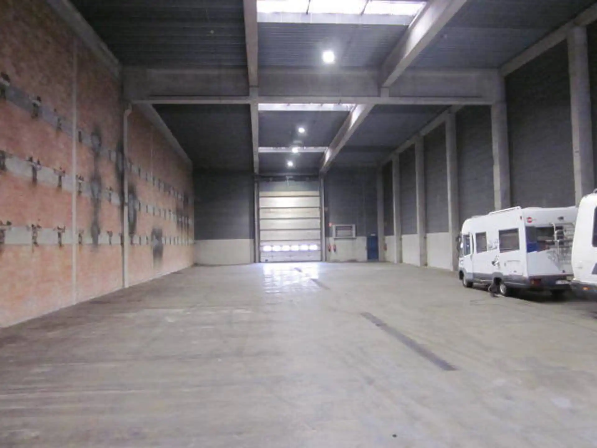 Magazijn met kantoor te huur foto 7