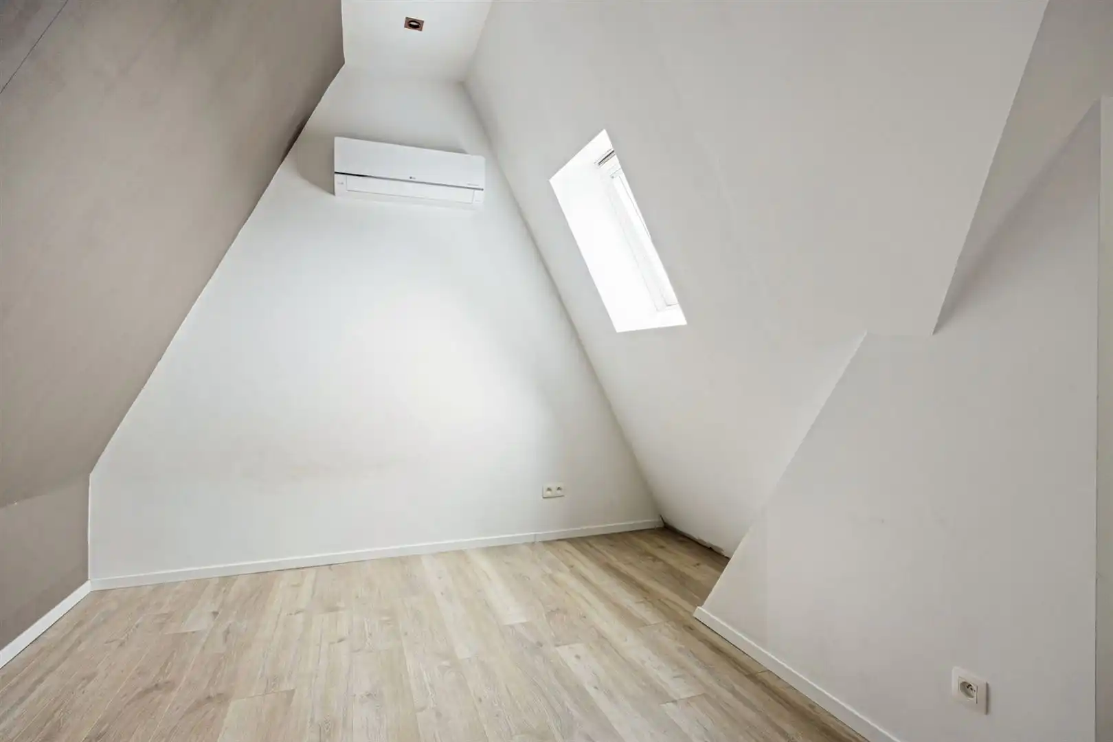 TE KOOP: Ruime gezinswoning met 4 slaapkamers op centrale ligging in Houthalen! foto 24