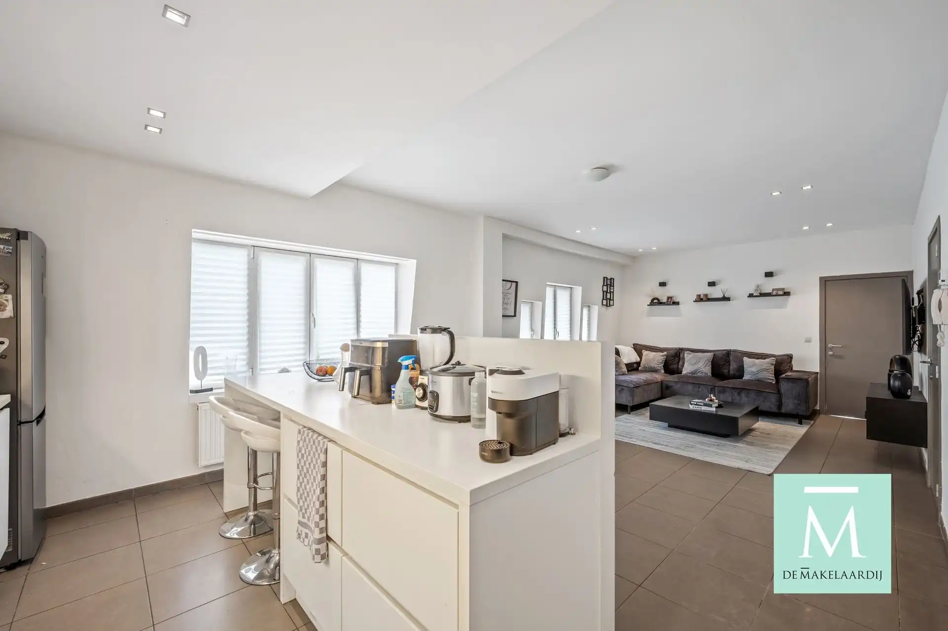 Ruim (110m²) en lichtrijk 2-slaapkamerappartement op strategische ligging! foto 6