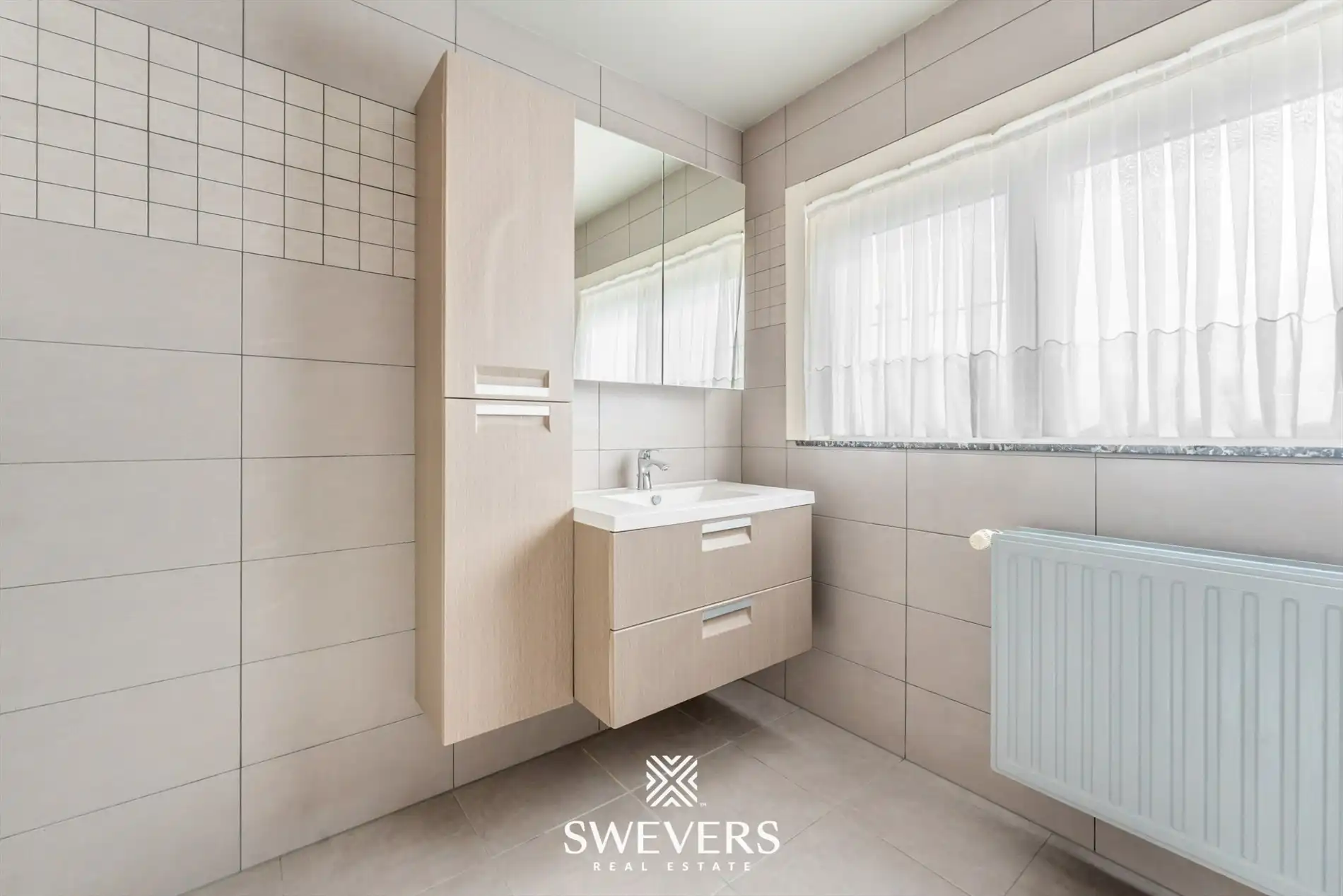 Goed onderhouden gezinswoning met 4 slaapkamers op 15a met vrij uitzicht foto 17