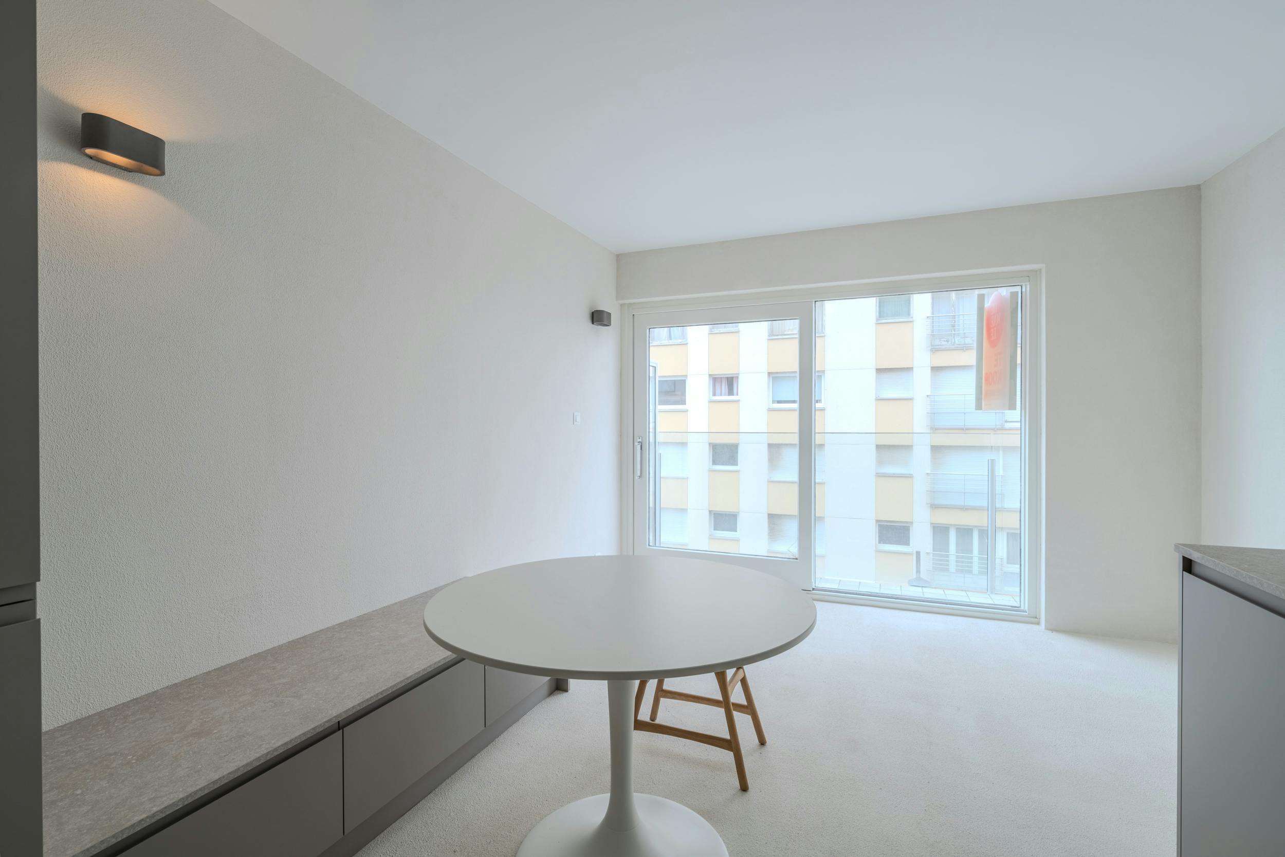 Prachtig gerenoveerde studio met slaaphoek en zijdelings zeezicht! foto 12