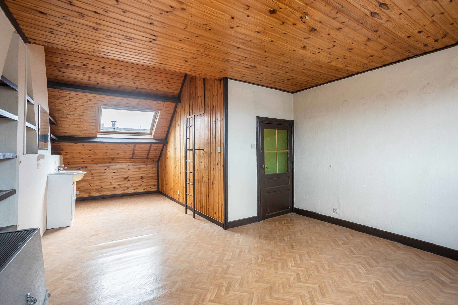 Starterswoning met 3 slaapkamers + binnenplaats  foto 17
