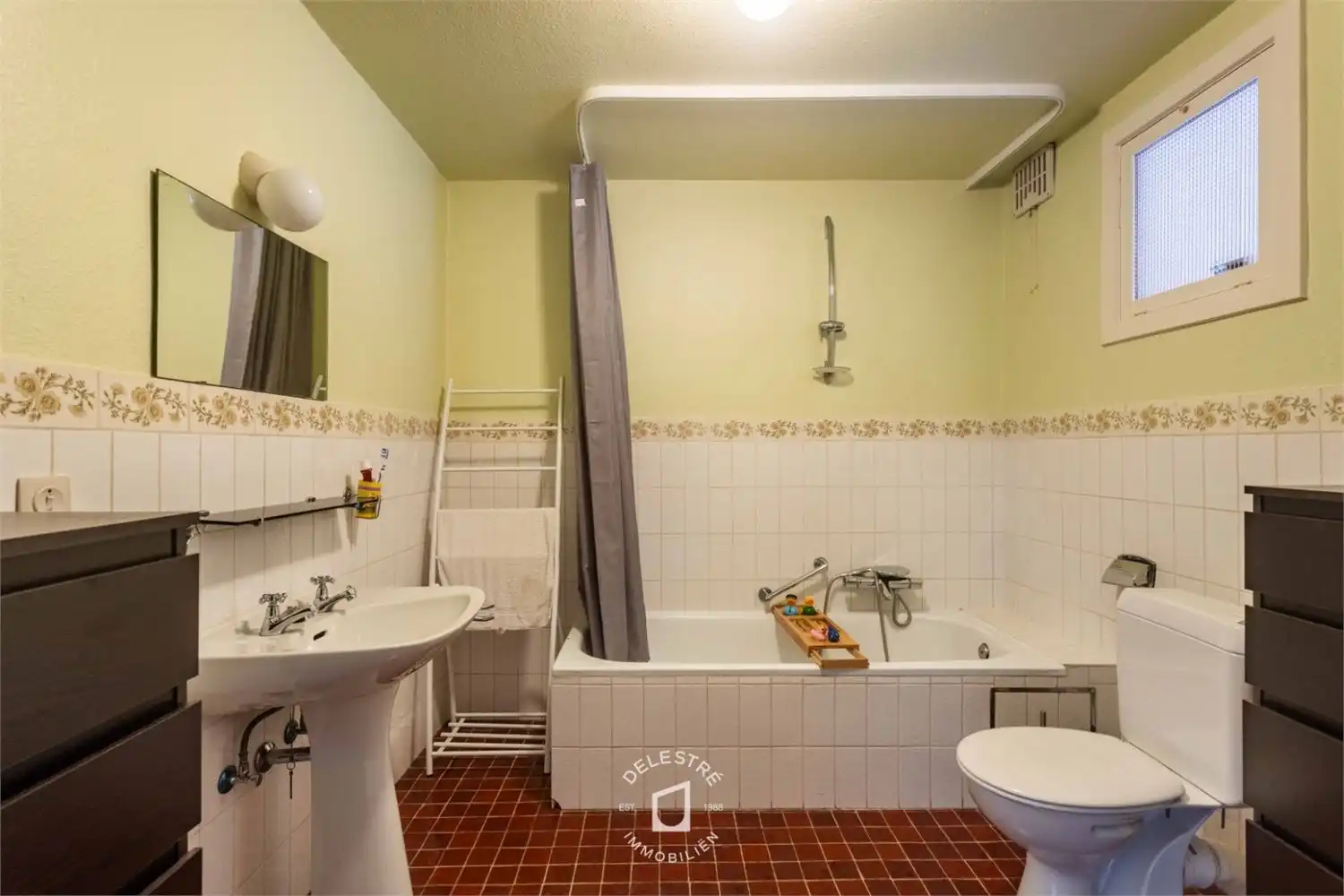 ** IN OPTIE ** GERENOVEERDE WONING MET 6 SLPK. EN TUIN foto 25