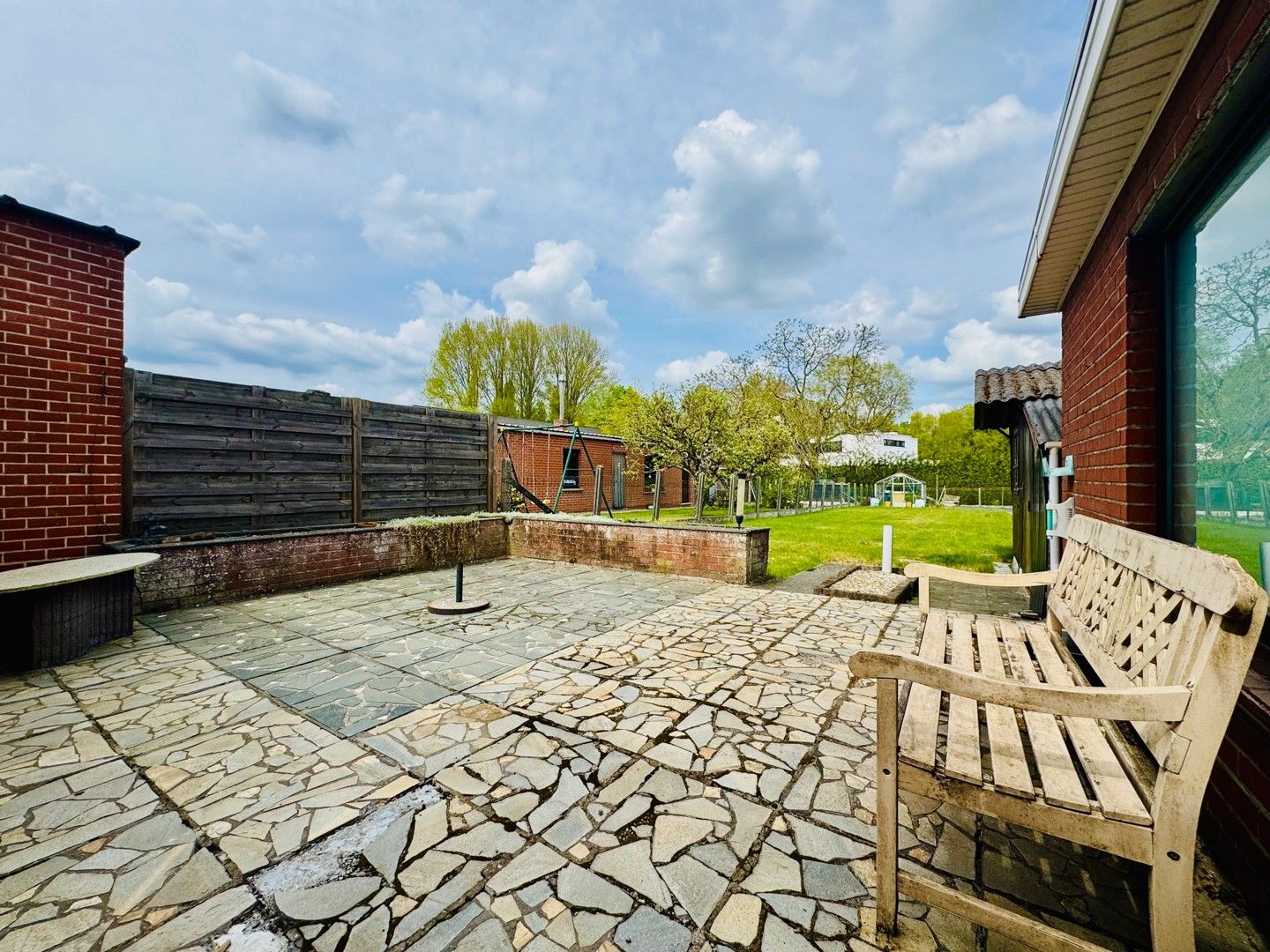 Ruime woning met 4 slpk's op rustige ligging! foto 3