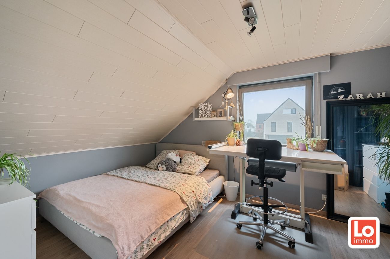 VERKOCHT!! Instapklare halfopen woning met afzonderlijke garage op toplocatie in hartje Lochristi! foto 13