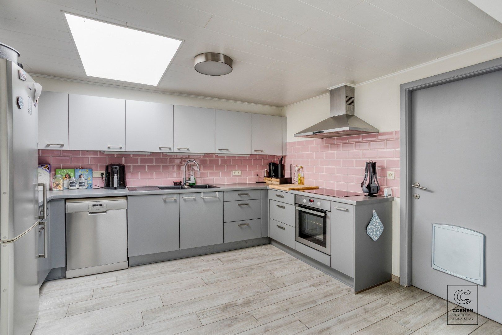 Zeer ruime en instapklare woning met een bew opp van 181 m², 4 ruime slpk's en zeer leuke, zonnige tuin met prachtig uitzicht! foto 11