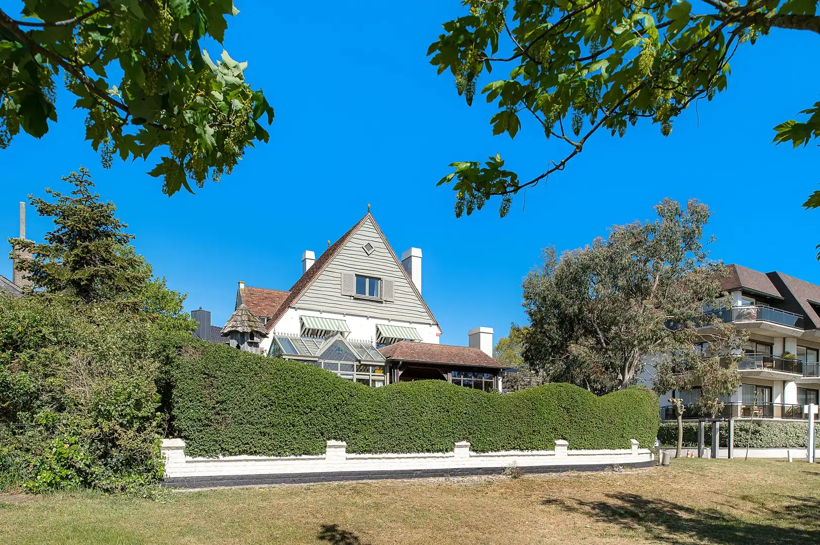 Hoofdfoto van de publicatie: Uitzonderlijke, alleenstaande villa aan het Zegemeer.