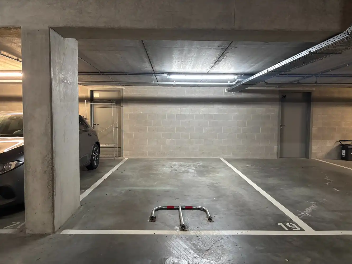 Ondergrondse autostaanplaats in Emblem foto 2