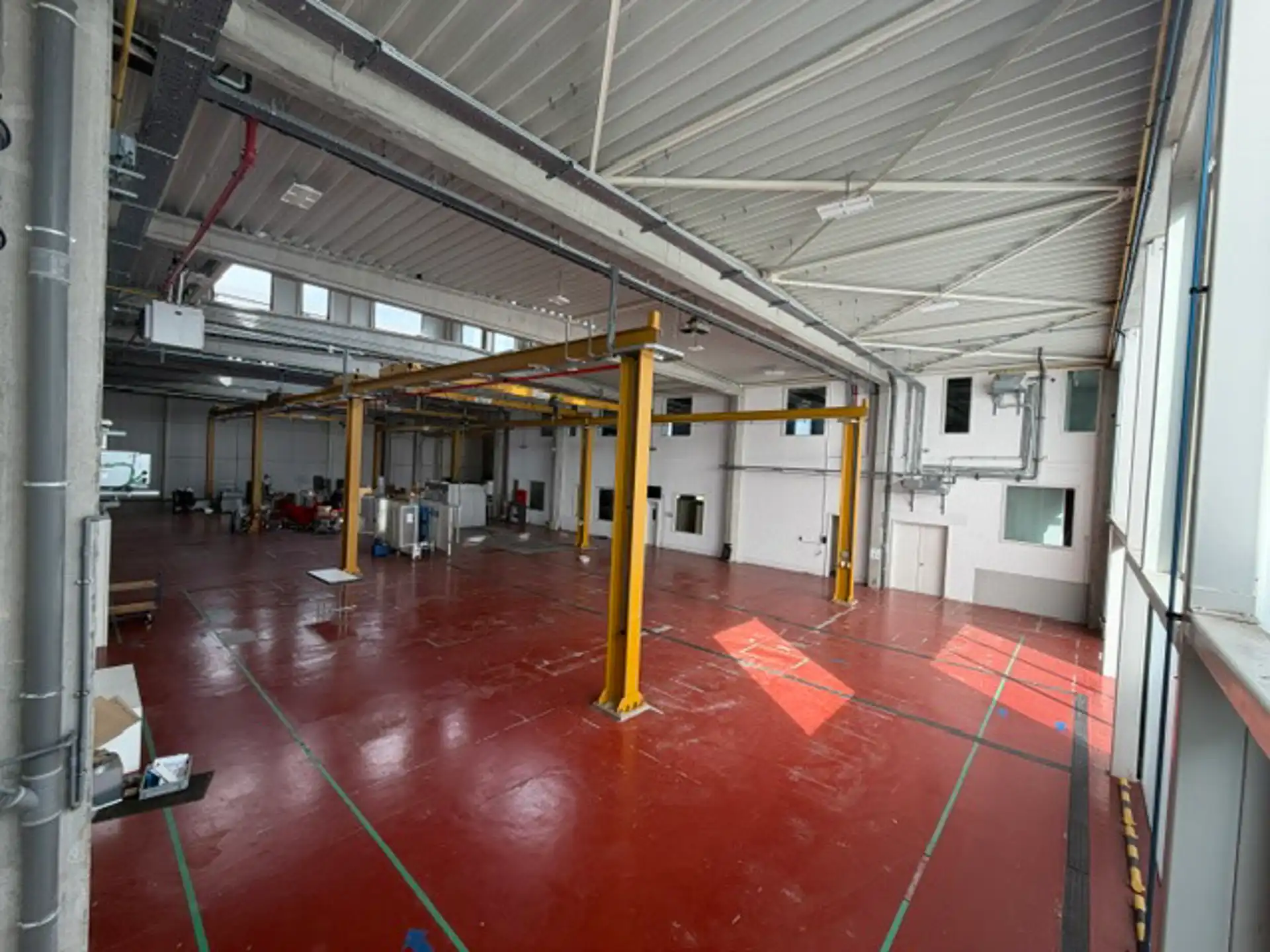 Recent en kwalitatief semi-industrieel bedrijfsgebouw – 3.790 m² op 8.989 m² foto 6