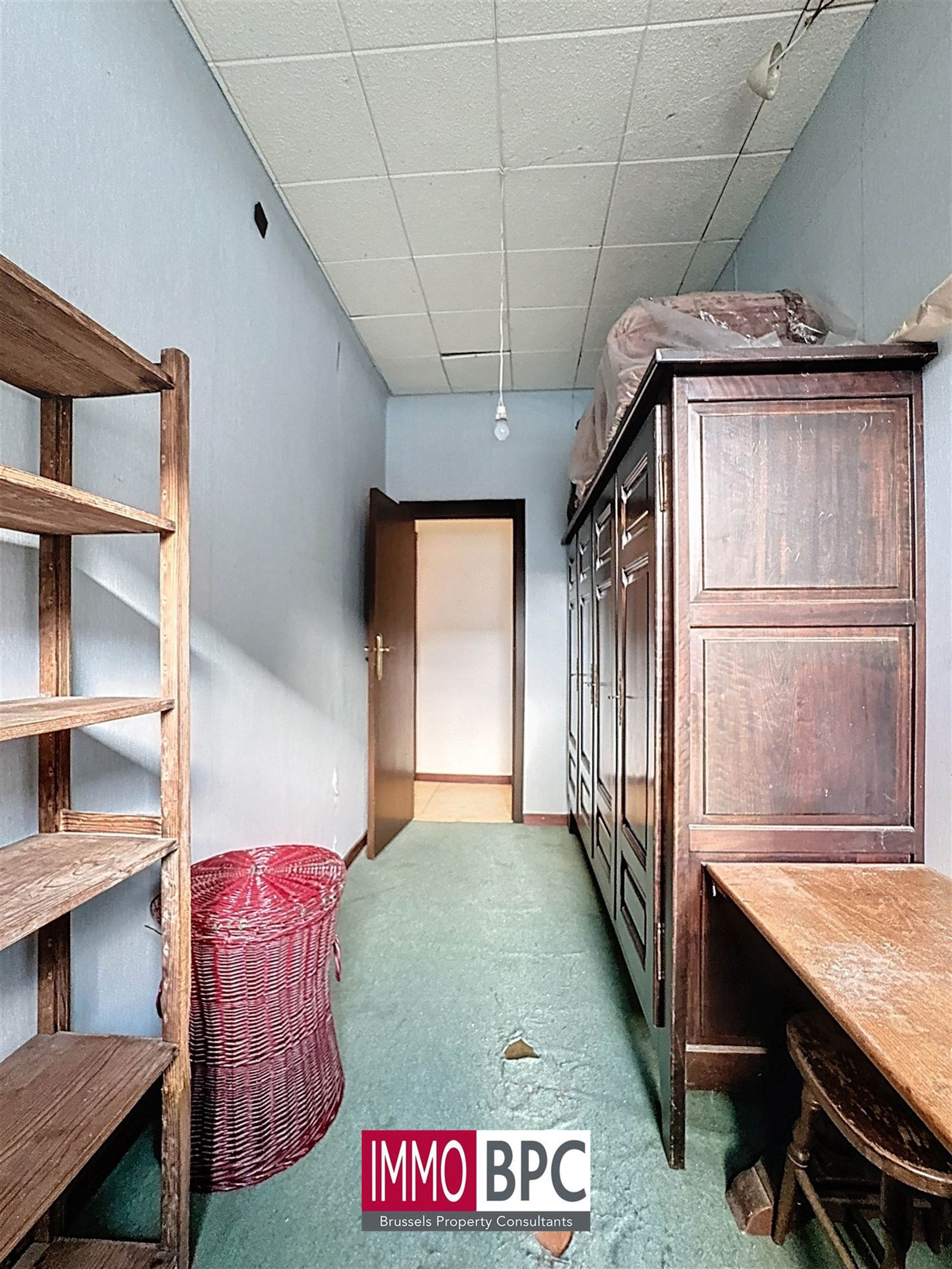 Kleine charmante achterwoning met tuin en dubbele garage te renoveren  foto 19