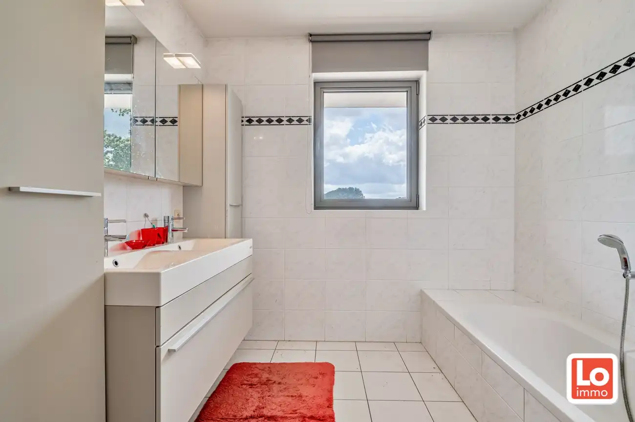 VERKOCHT! Ruim en gezellig appartement met garage in het centrum Lochristi! foto 14