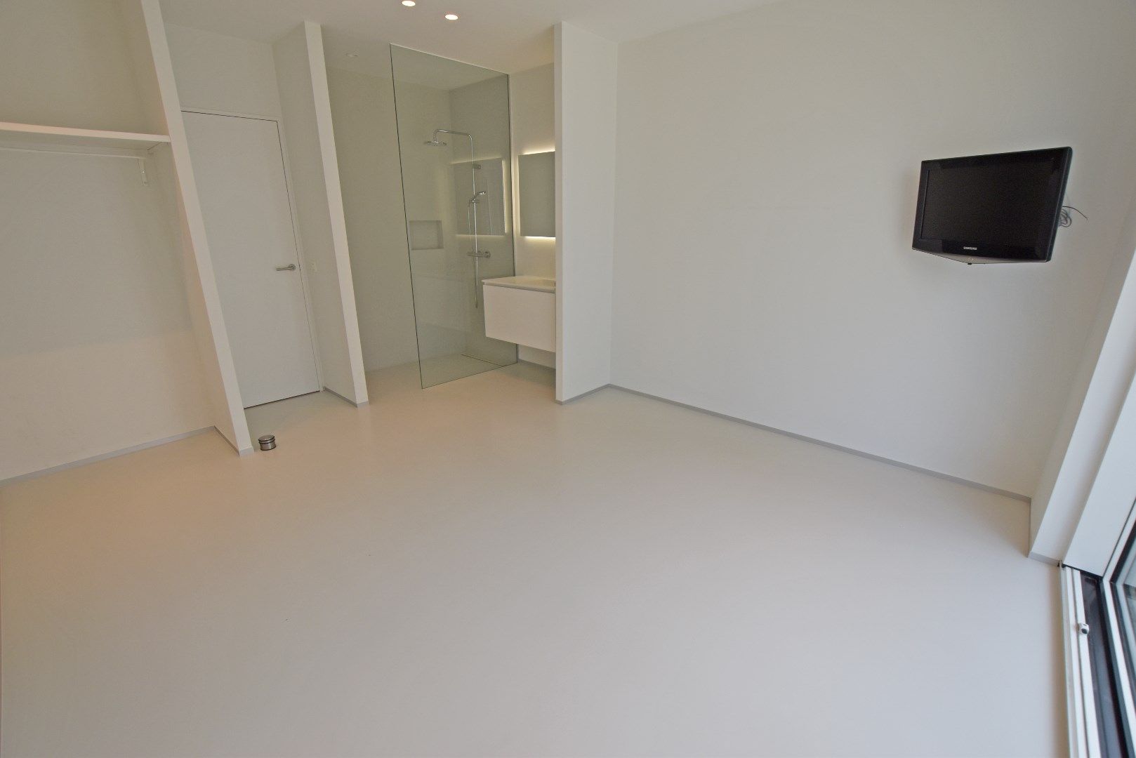 Nieuwbouwappartement met 1 slaapkamer gelegen in hartje Zoute met prachtig zicht over de villa's van het Zoute! foto 9