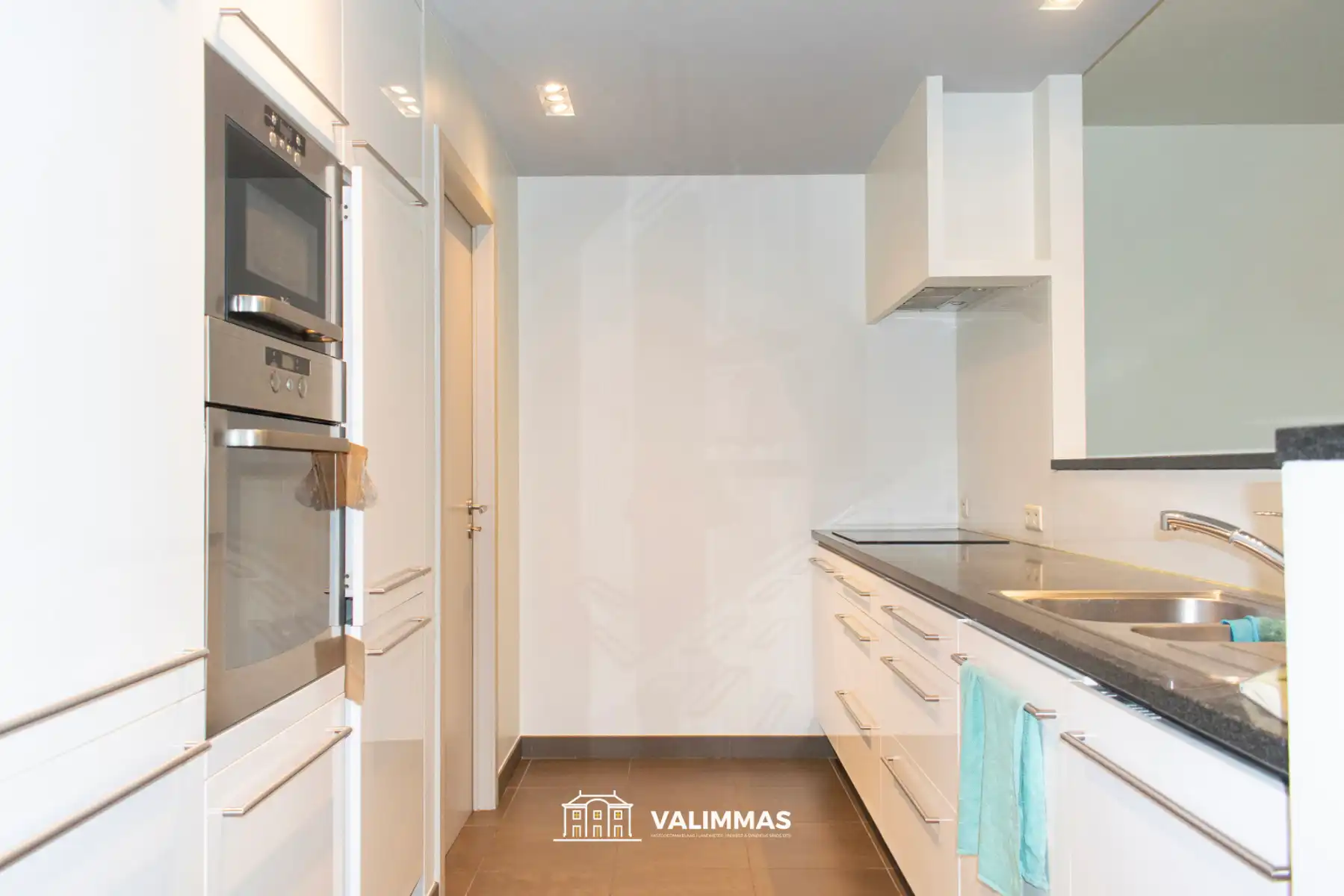 Instapklaar appartement met terras, kelder en event. garage. foto 18