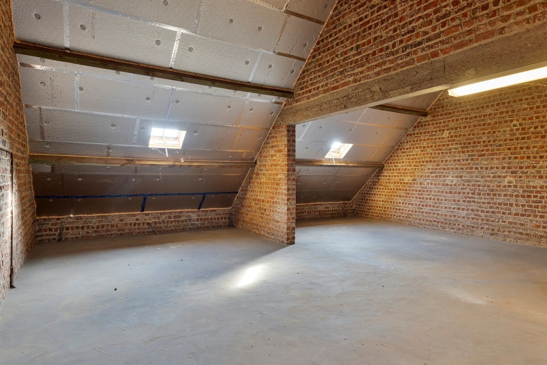 Woning met handelsruimte op commerciële topligging te Mazenzele foto 18