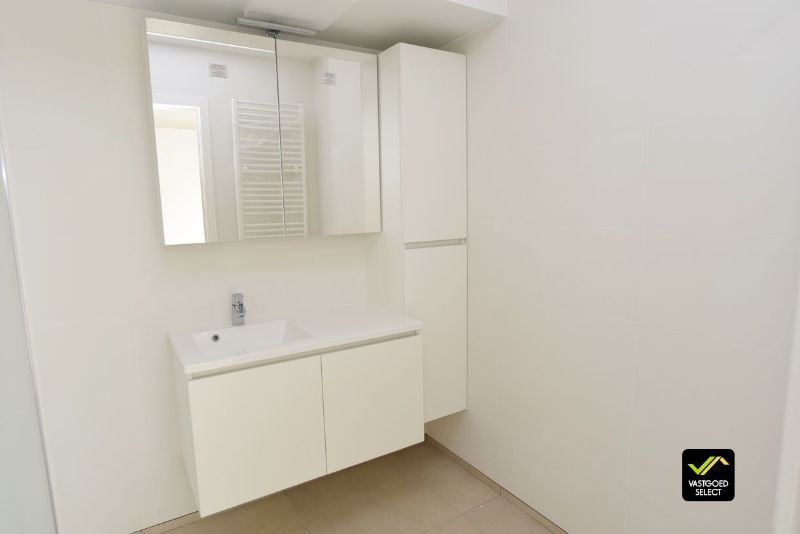 Te huur: ruime duplex in Maldegem met lift naar beide verdiepingen foto 6