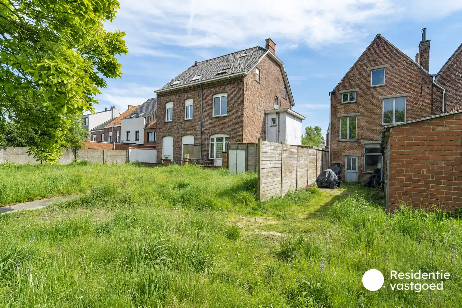 Imposant burgerhuis in het centrum van Torhout! foto 2