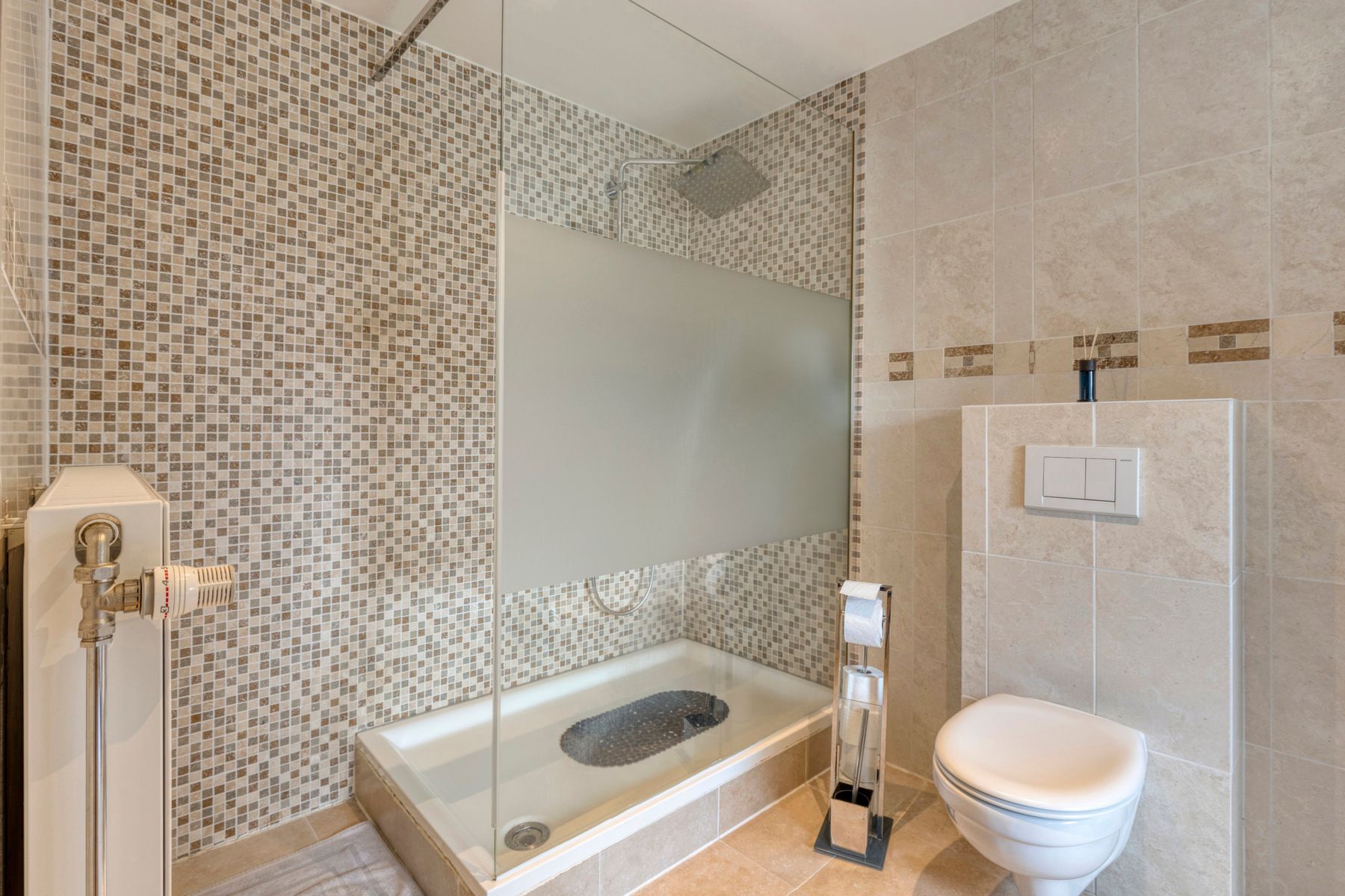 Ruime en instapklare 3-gevelwoning in rustige omgeving foto 18