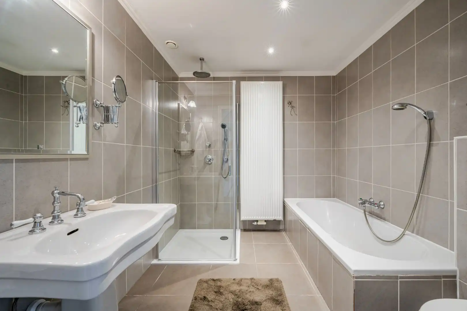 Groot appartement met zongericht terras en garagebox foto 12