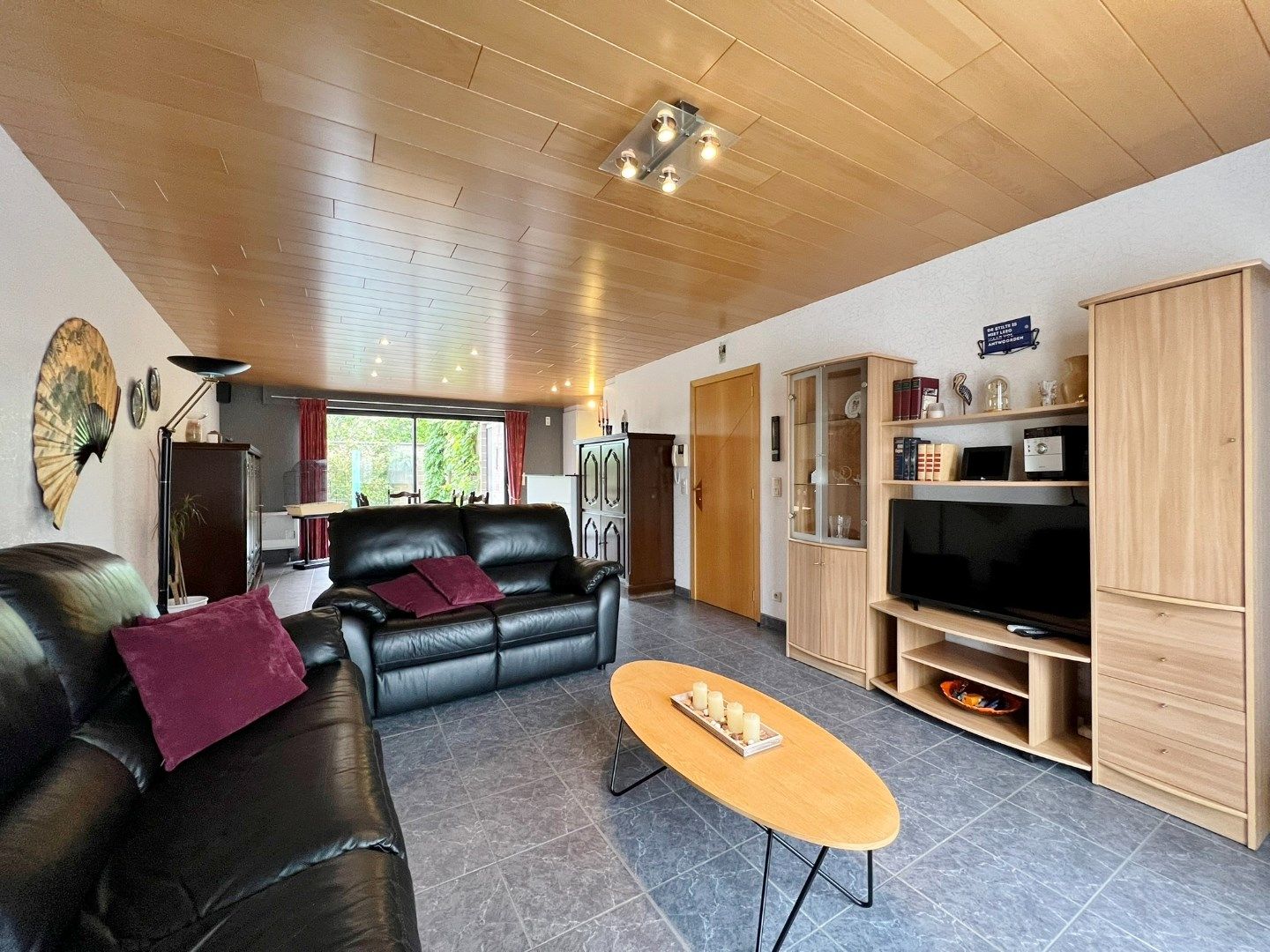 Instapklare woning met garage en ruime koer/tuin op centrale ligging te Ieper foto 3
