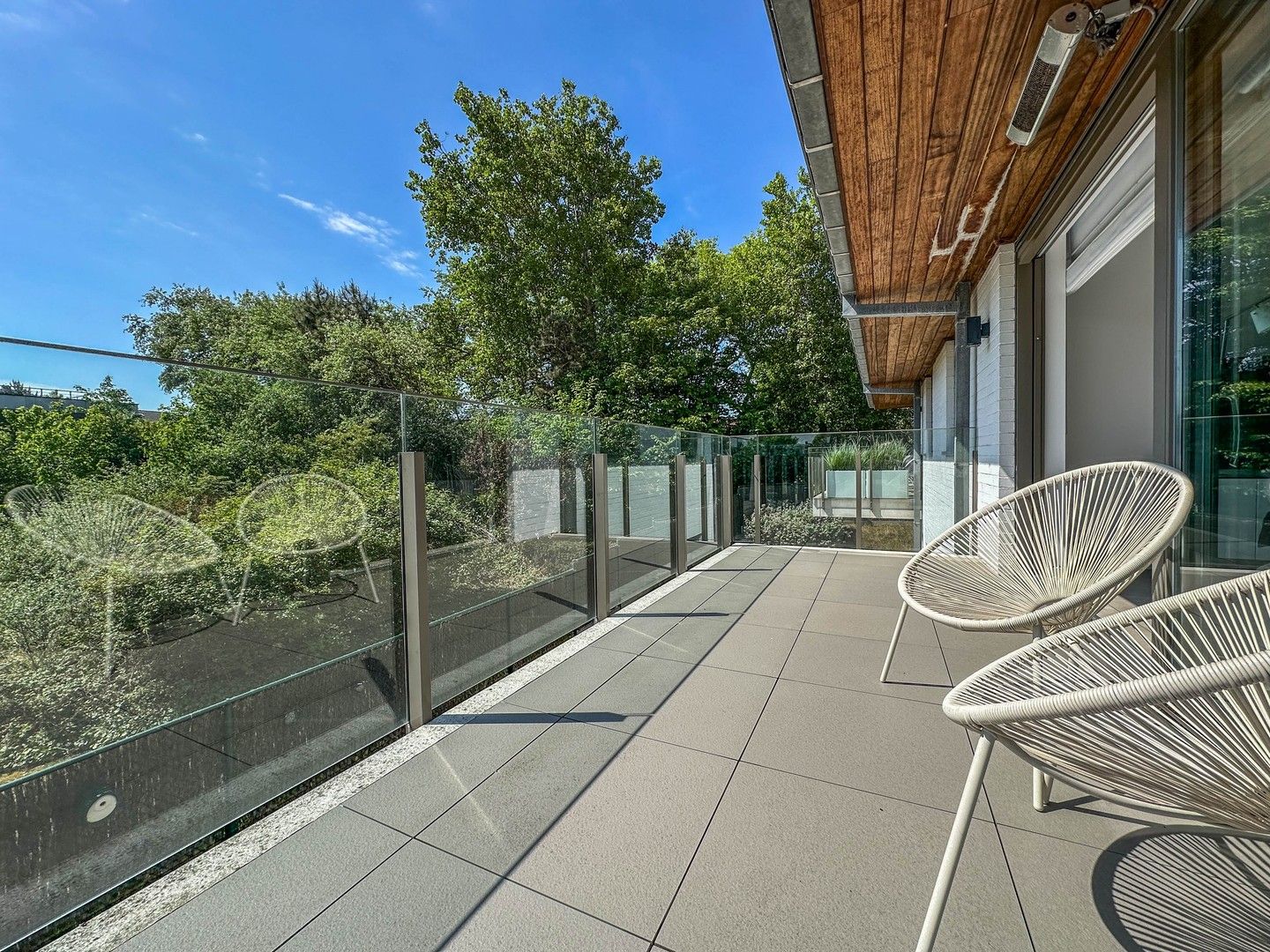 Modern en recent appartement met royaal zuidgericht terras (15 m²). foto 6