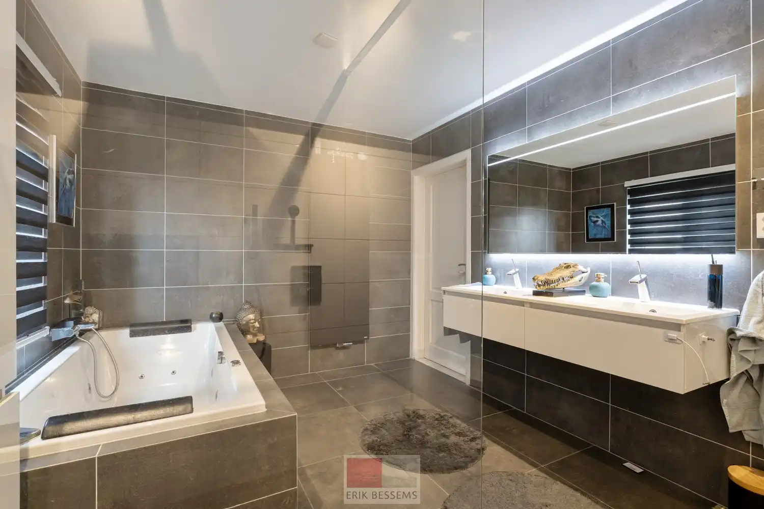 Vrijstaande woning met luxe buitenbeleving en topligging nabij Maastricht foto 27