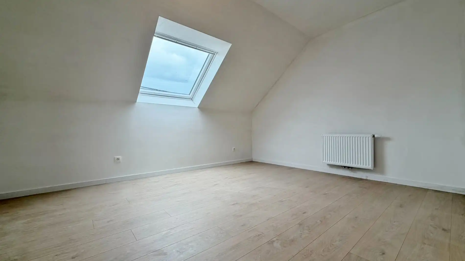 Energiezuinige instapklare bel-étagewoning met garage en tuin, rustig en heel centraal gelegen ( 6% BTW )  foto 7