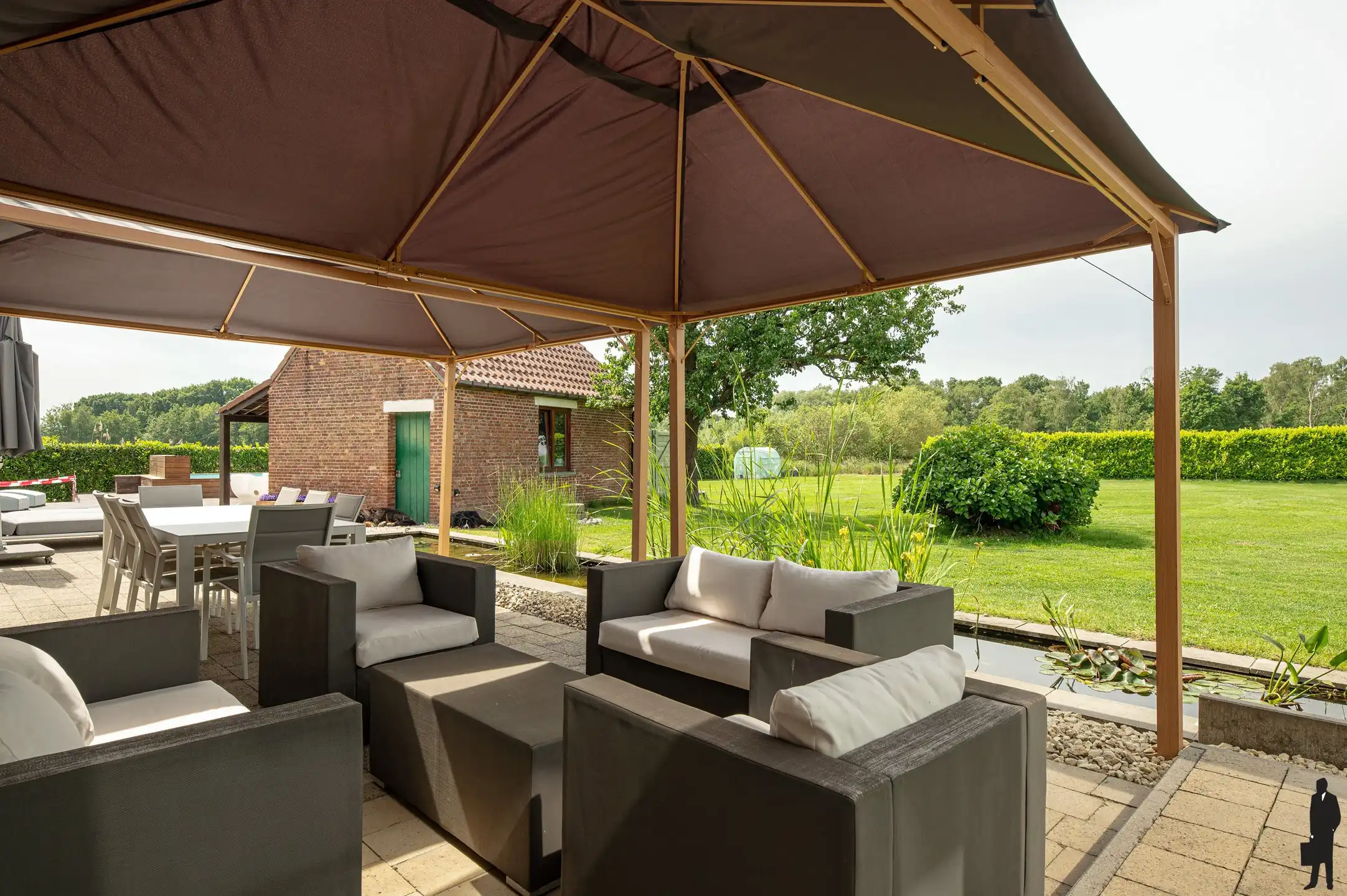 Authentieke en luxueus gerenoveerde langgevelhoeve op een domein van 6.920 m². foto 20