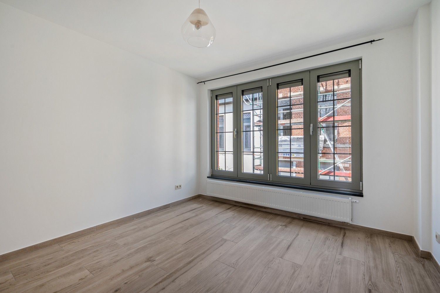 Instapklaar pareltje in het trendy 'Looks'. foto 8