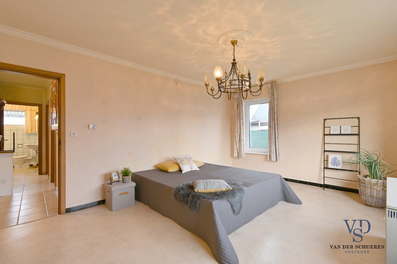 Bungalowwoning met afzonderlijke loods foto 13