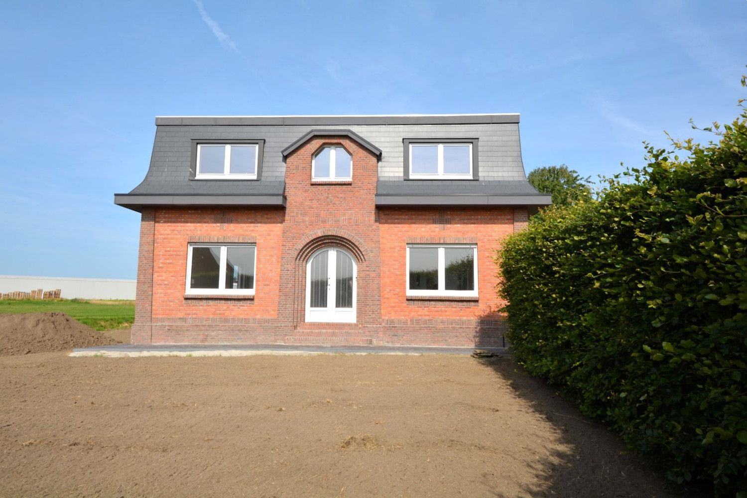 RIANTE, GERENOVEERDE WONING OP 3.400 m²! foto {{pictureIndex}}