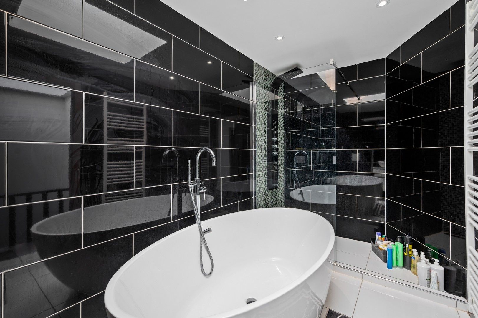 Grote eengezinswoning met polyvalente ruimte en zonnige tuin foto 8