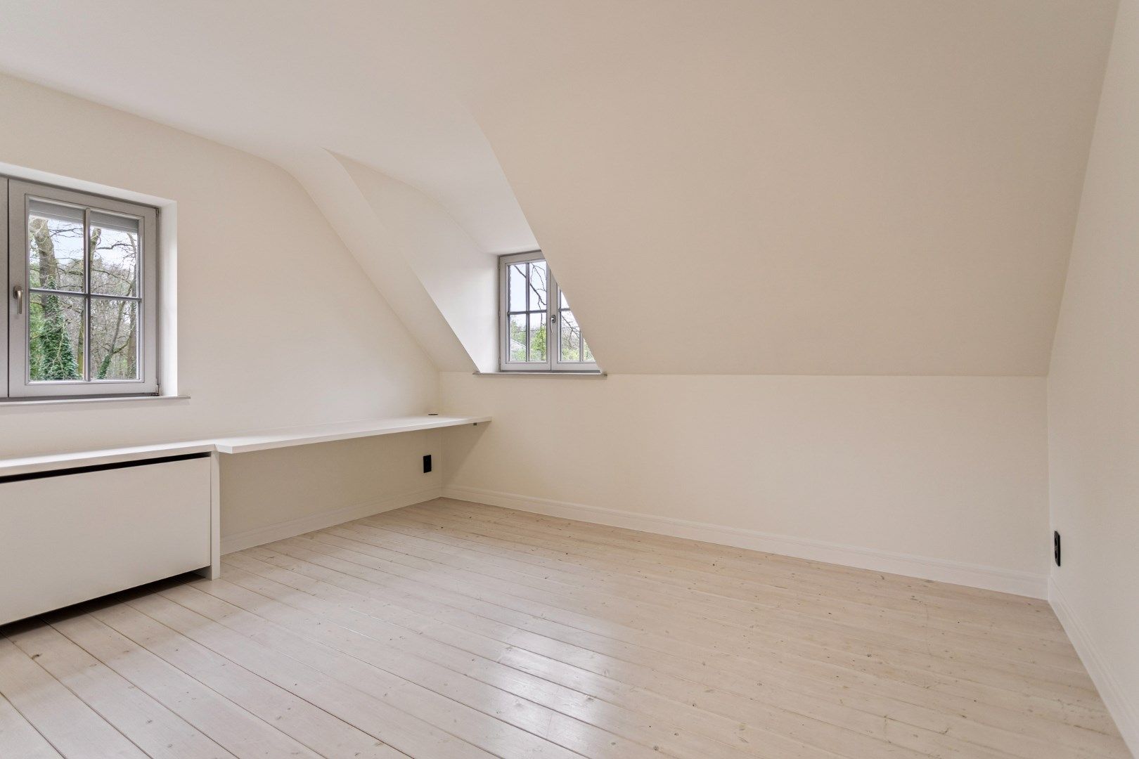 Ruim ingedeelde kwalitatieve villa op 12 are met adembenemd zicht op achterliggend groen. foto 28