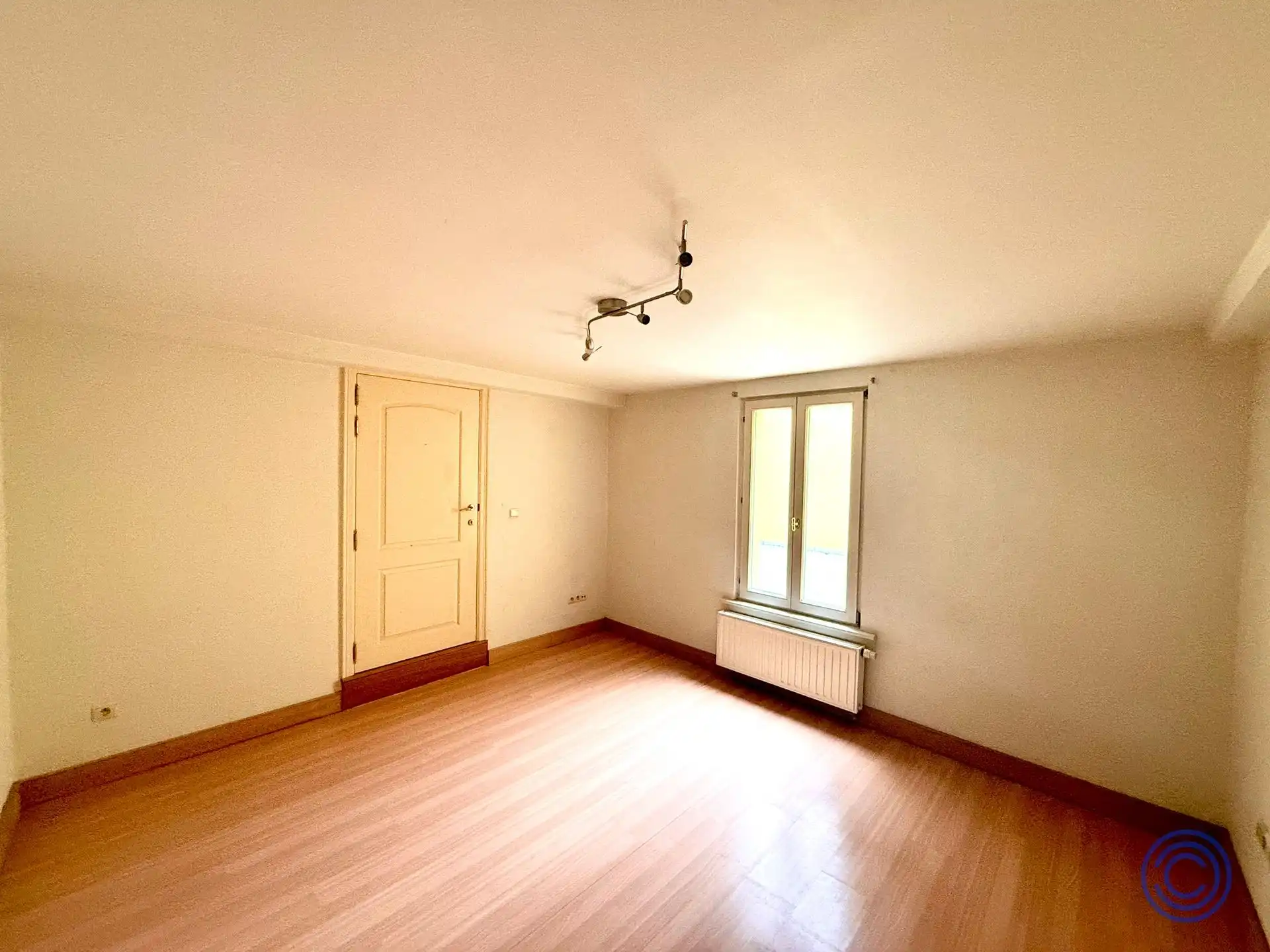 Prachtig gelijksvloers duplex appartement met koer! foto 5