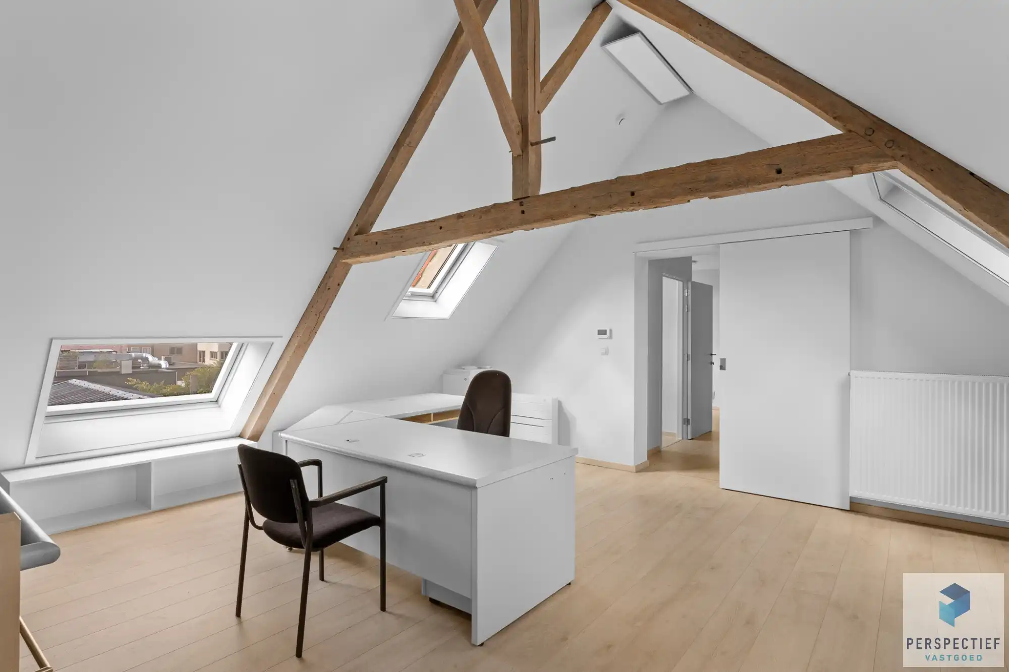 Veelzijdig handelshuis/kantoorgebouw foto 19