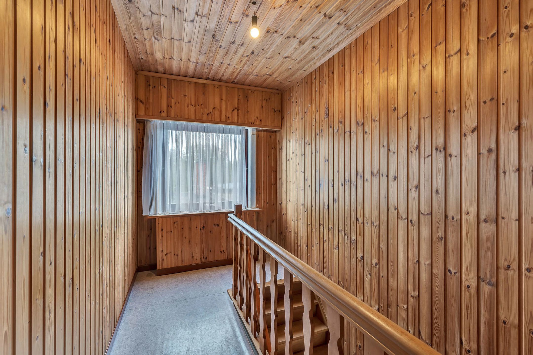 Halfopen woning met veel potentieel op ruim perceel foto 5