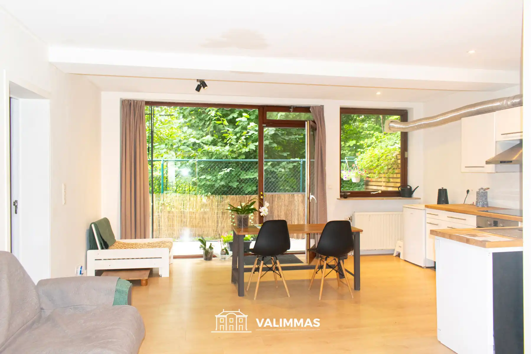 Gelijkvloerse handelsruimte/appartement met mooi terras... foto 8