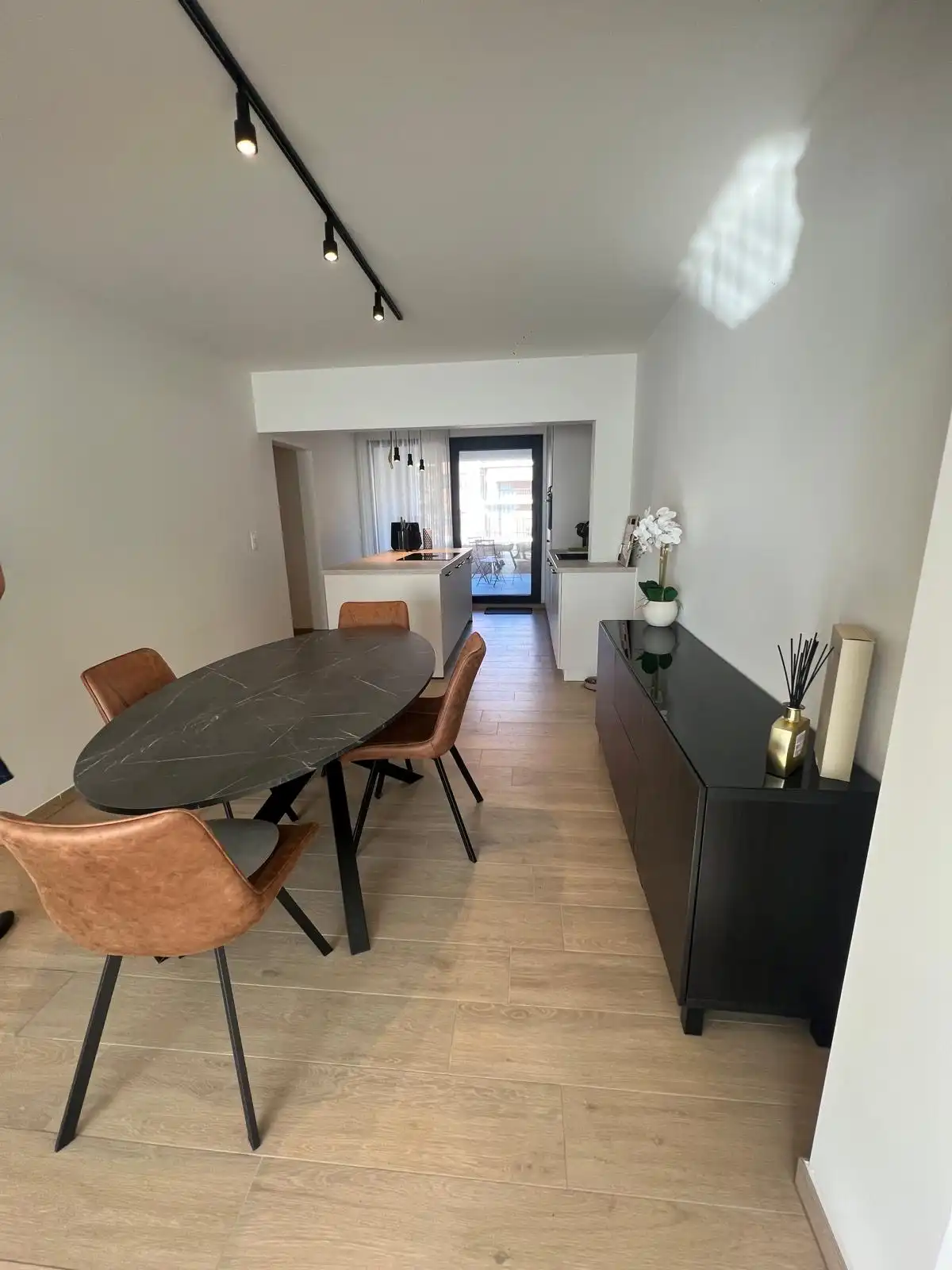 Prachtig gerenoveerd appartement in het centrum van Genk foto 3