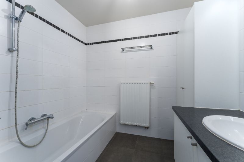 Roeselare-stadskern. Recent en prachtig tweeslaapkamerappartement gelegen op de 2de verdieping. Kleine residentie. Op wandelafstand van alles. Unieke vergezichten ! foto 10