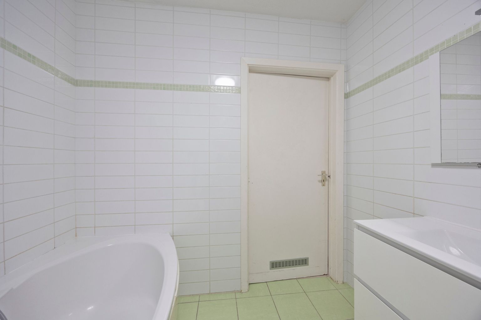 Instapklaar 1 slaapkamer lichtrijk en modern hoekappartement foto 13