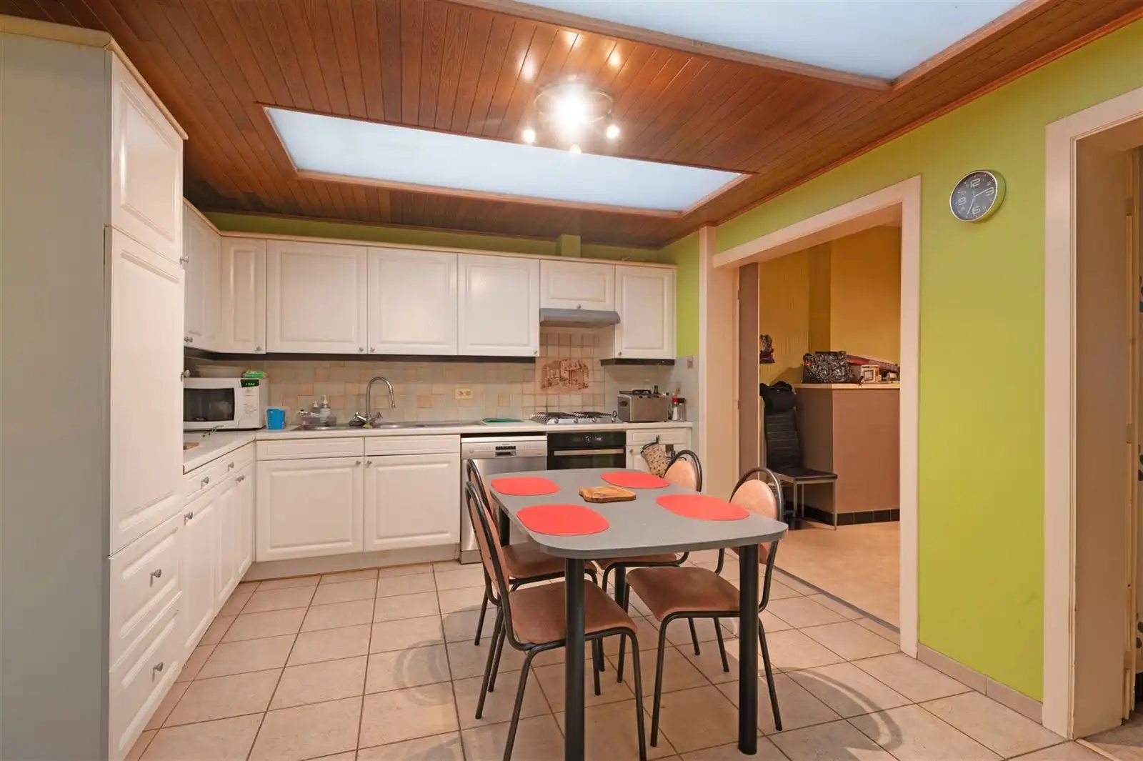 Te renoveren gezinswoning met garage en tuin op 7are55 foto 6